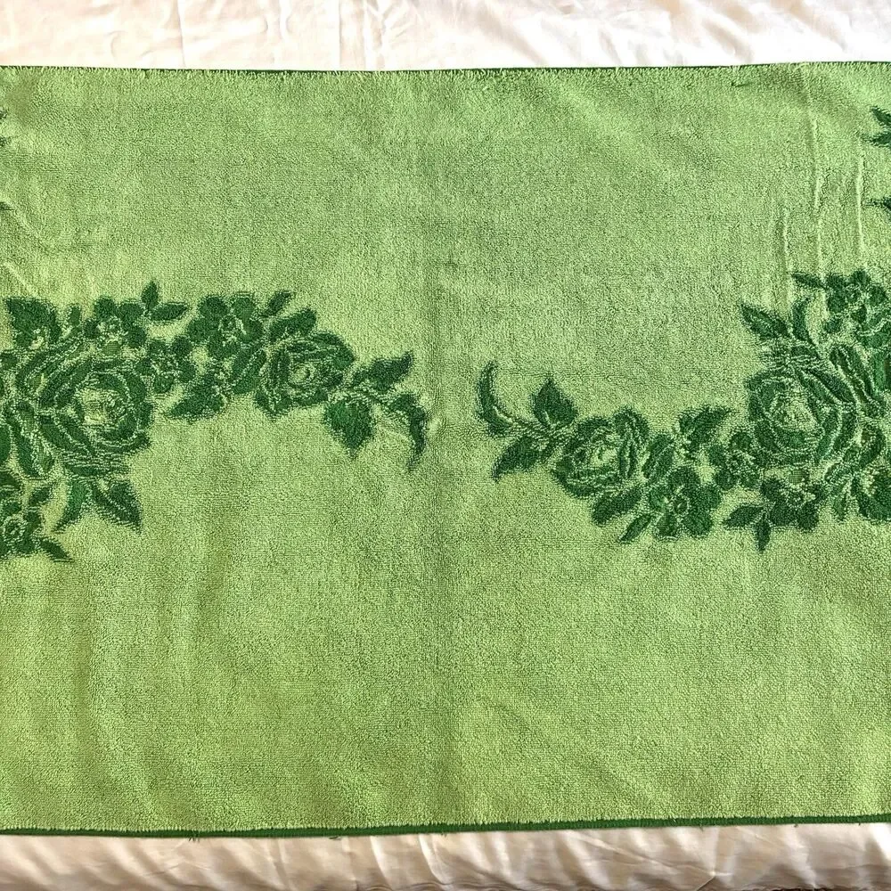 Vintage Fieldcrest Emerald Green Rose Floral Bath Size Towel MCM Flowers 53x26